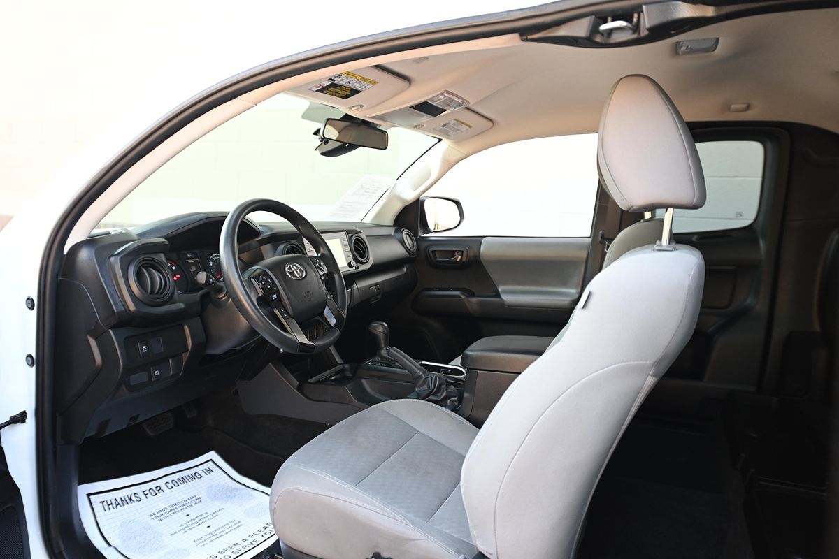 2022 Toyota Tacoma SR5 photo 16