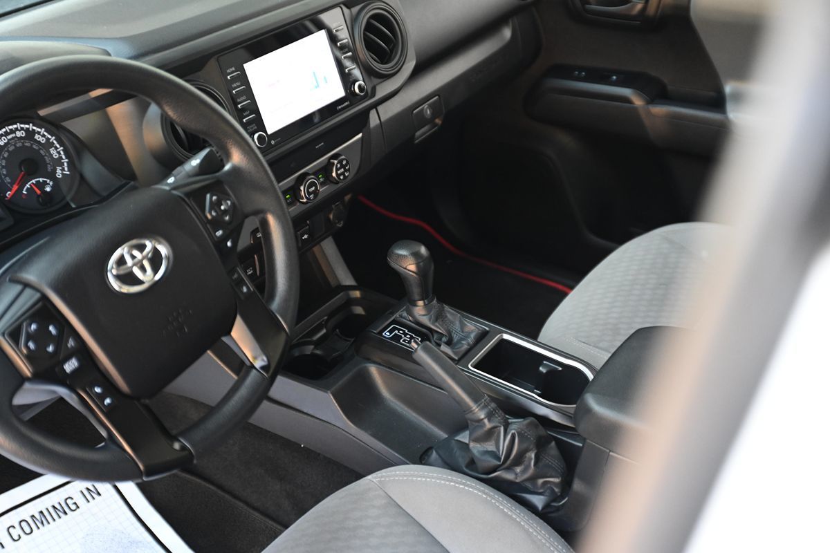2022 Toyota Tacoma SR5 photo 17