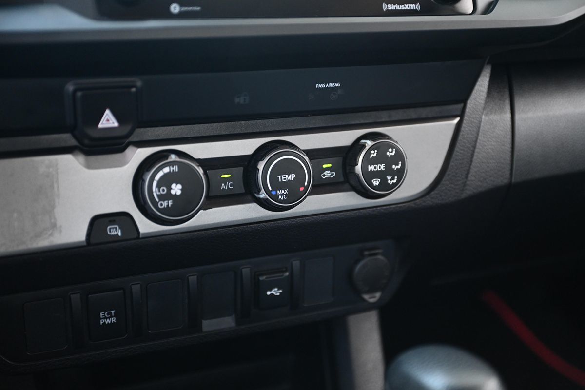 2022 Toyota Tacoma SR5 photo 19
