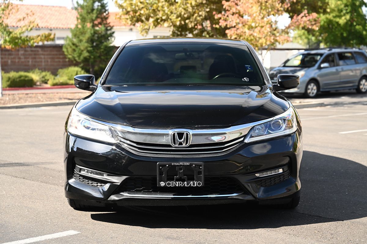 2017 Honda Accord Sport photo 2