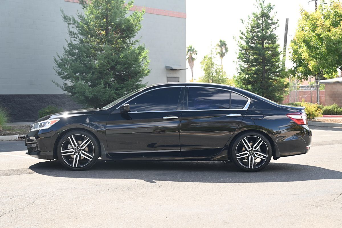 2017 Honda Accord Sport photo 4
