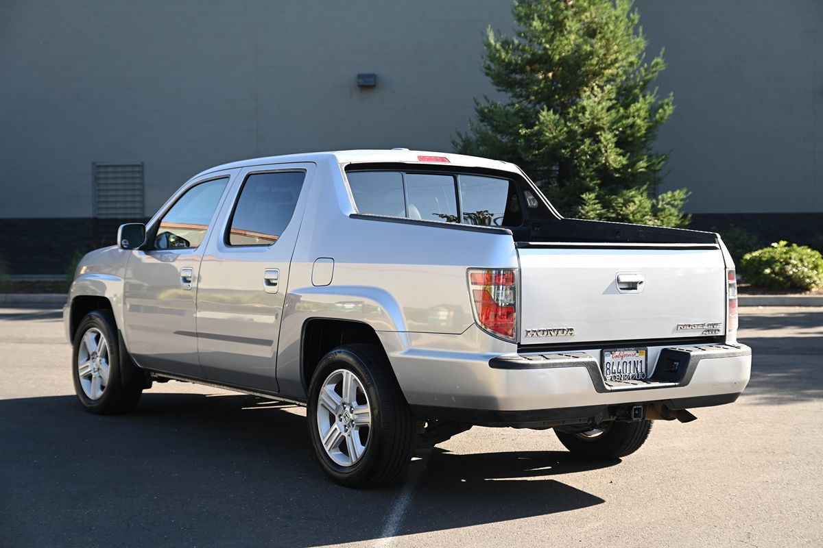 2013 Honda Ridgeline RTL photo 2