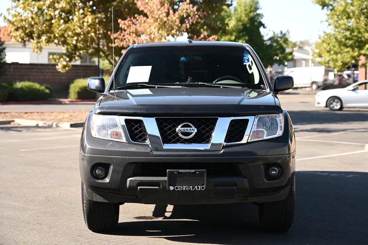 2013 Nissan Frontier SV photo 2