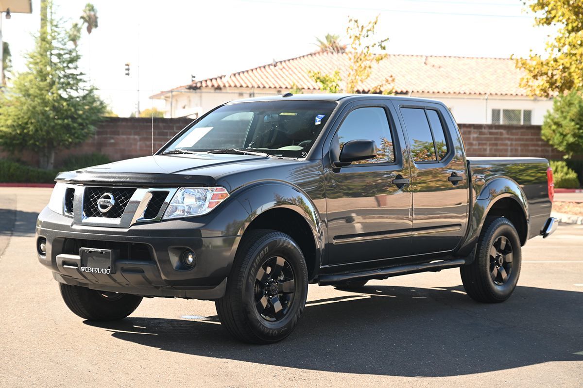 2013 Nissan Frontier SV photo 3