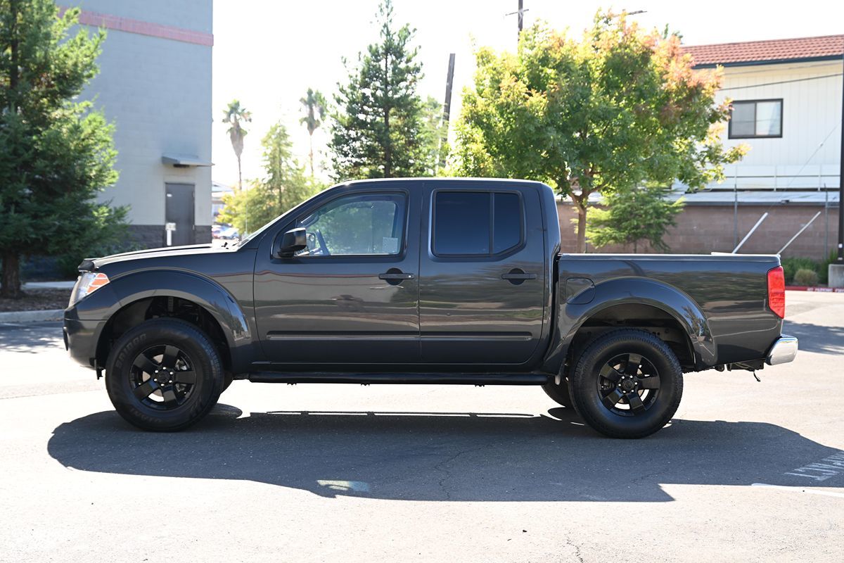 2013 Nissan Frontier SV photo 4