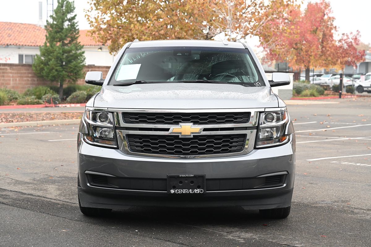 2019 Chevrolet Suburban LT photo 2