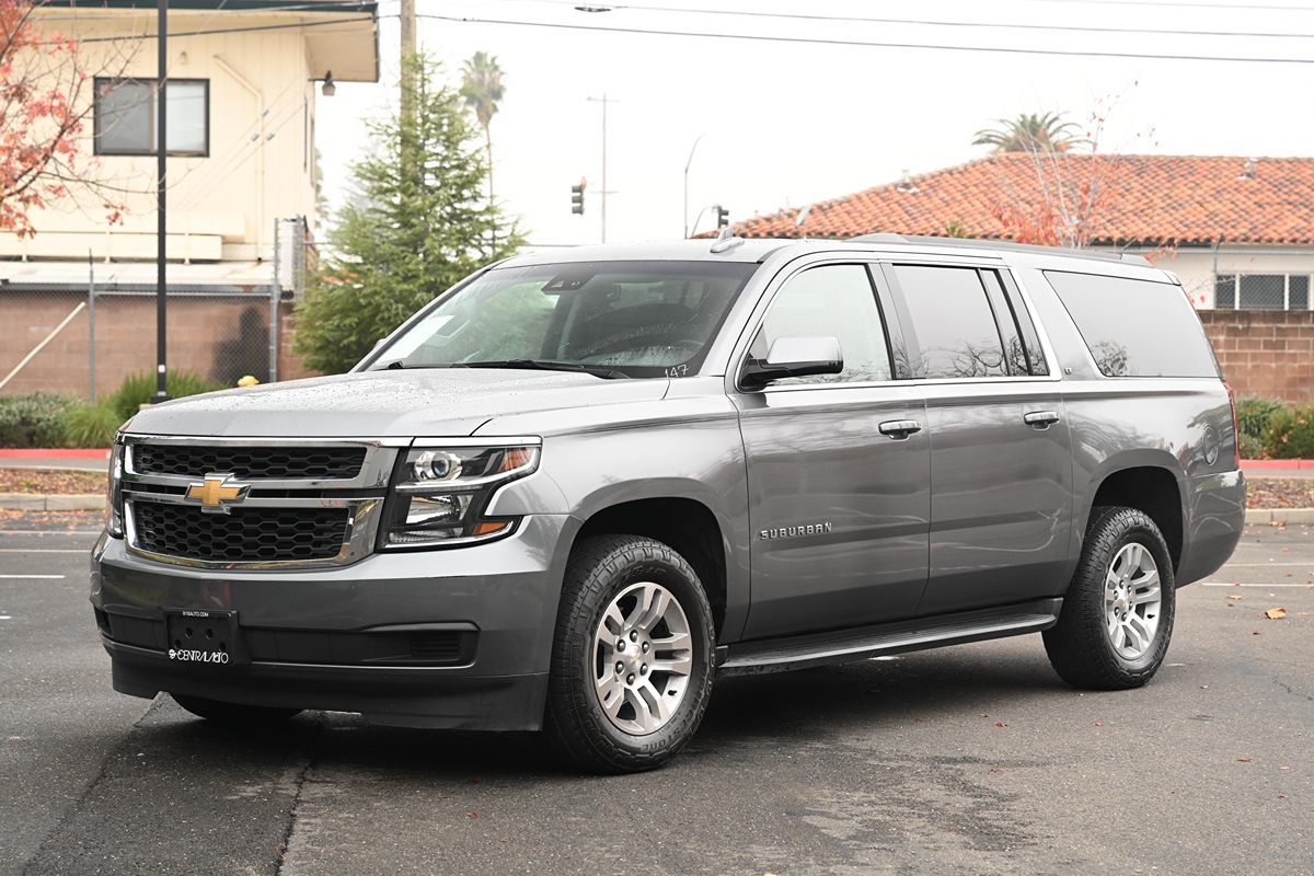2019 Chevrolet Suburban LT photo 3