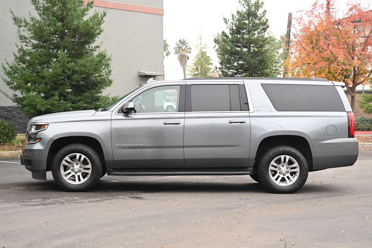 2019 Chevrolet Suburban LT photo 4