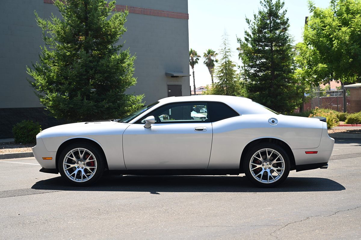 2009 Dodge Challenger R/T photo 3