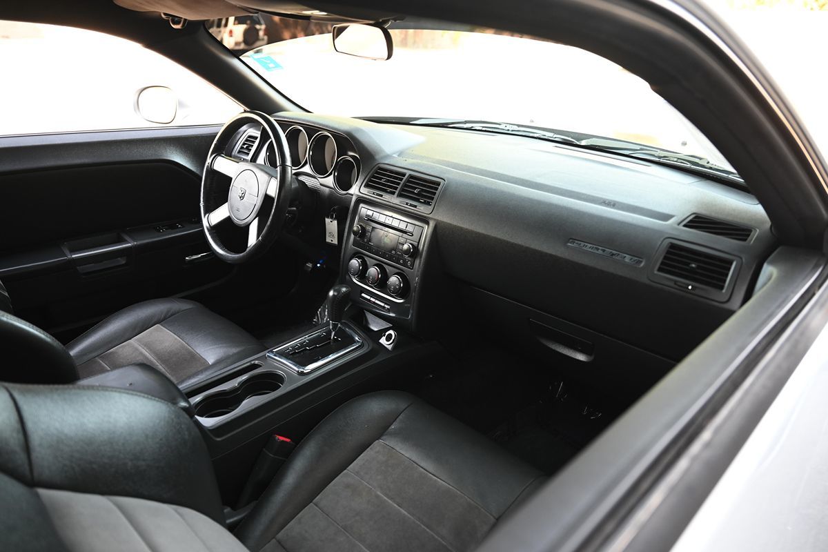 2009 Dodge Challenger R/T photo 11