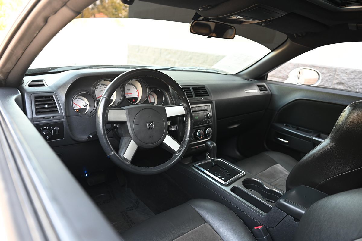 2009 Dodge Challenger R/T photo 14