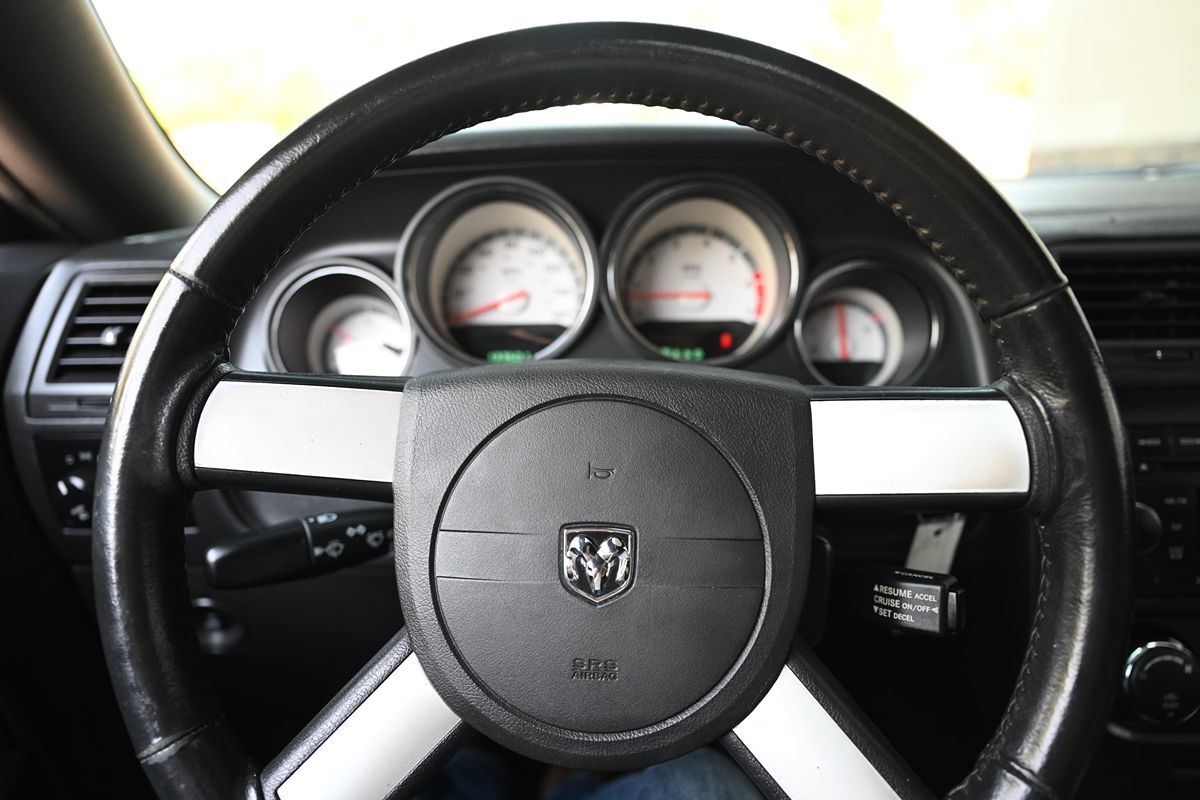2009 Dodge Challenger R/T photo 19
