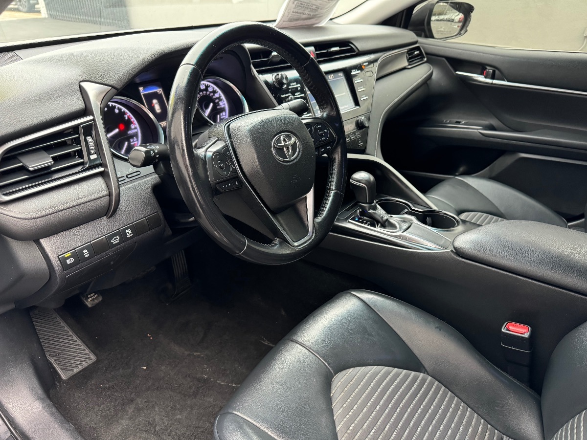 2019 Toyota Camry SE photo 8