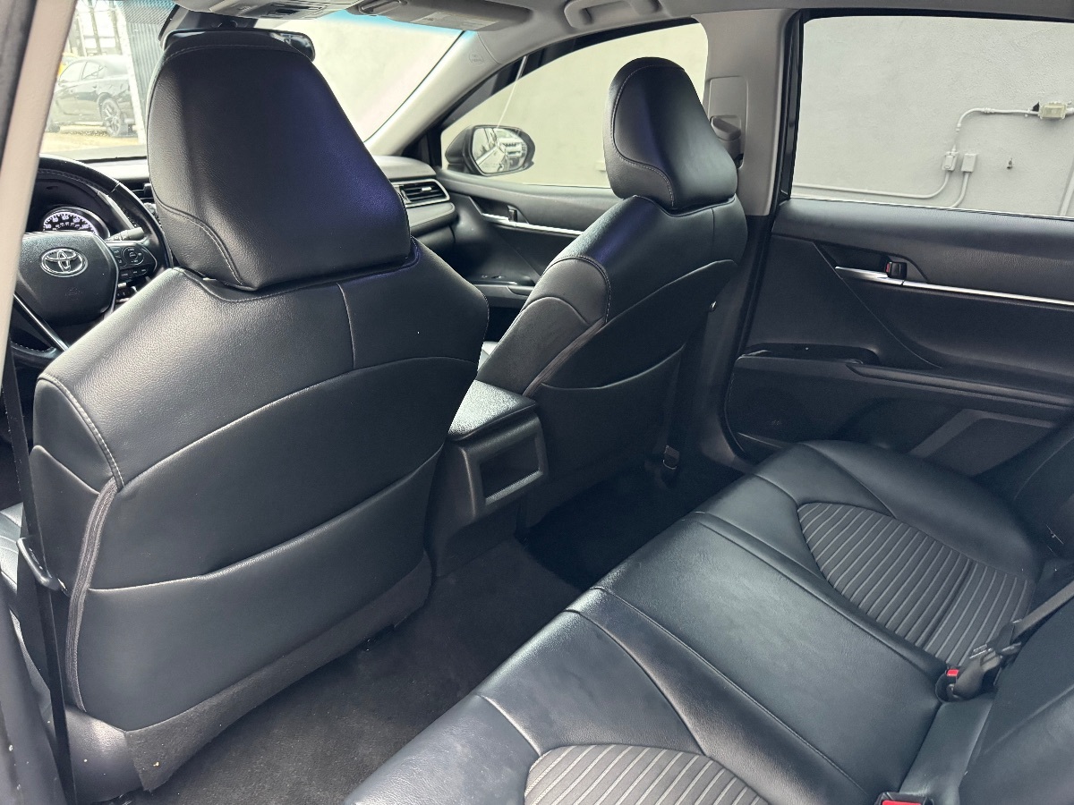 2019 Toyota Camry SE photo 13