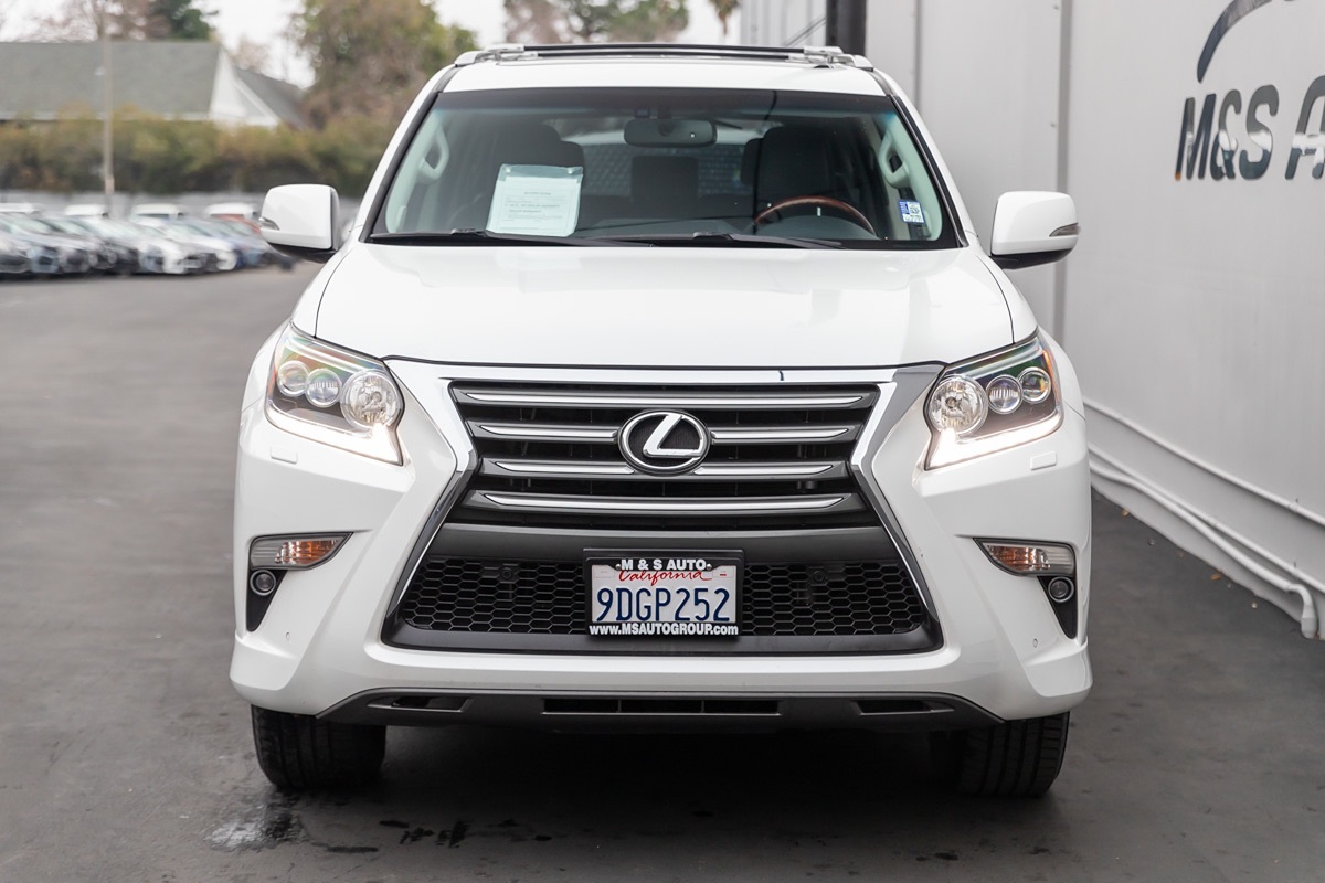 2015 Lexus GX Luxury photo 2