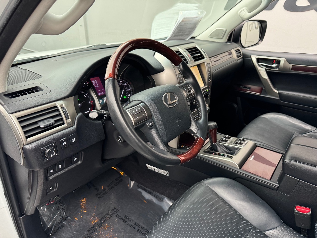 2015 Lexus GX Luxury photo 8