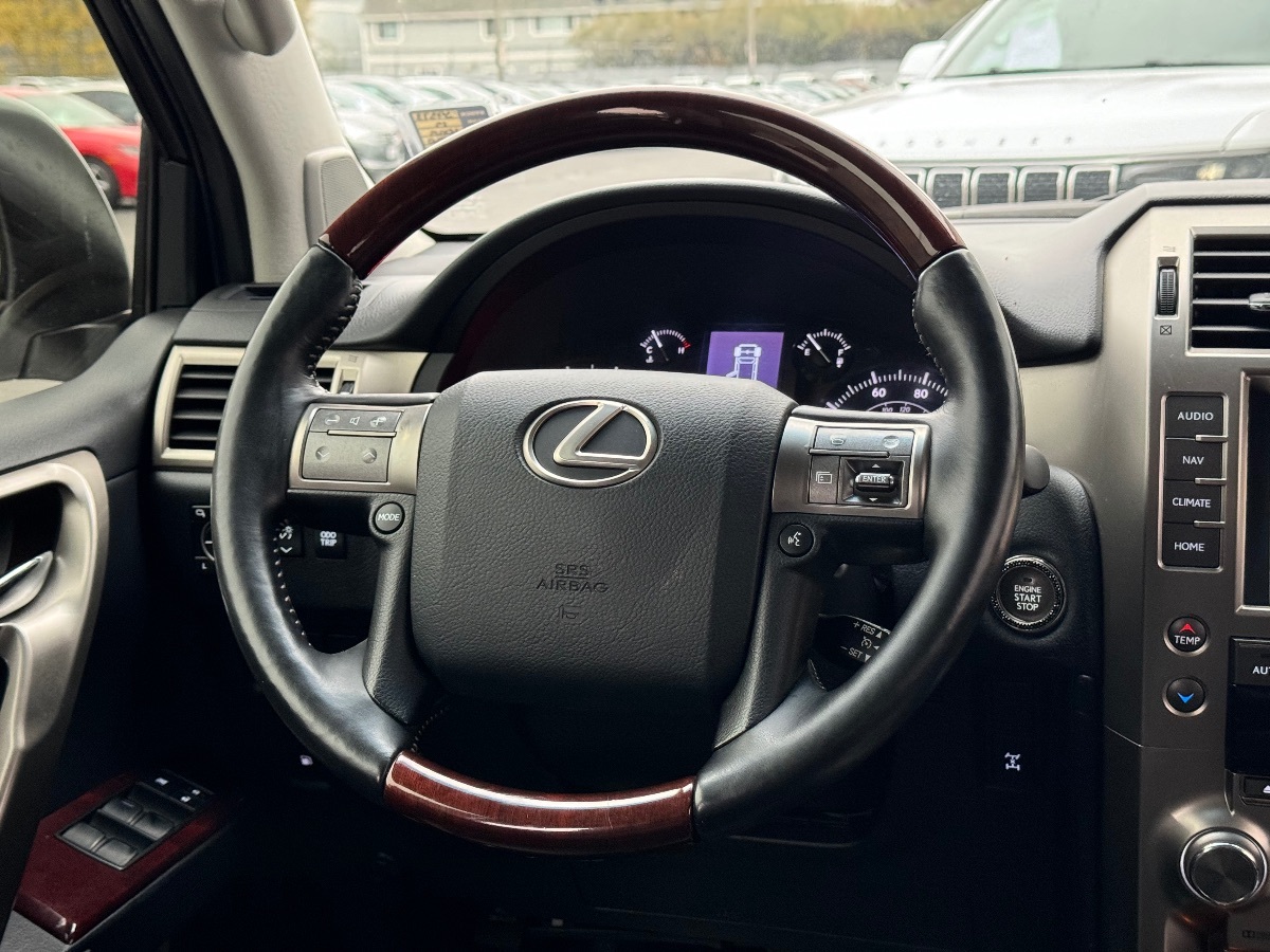 2015 Lexus GX Luxury photo 20