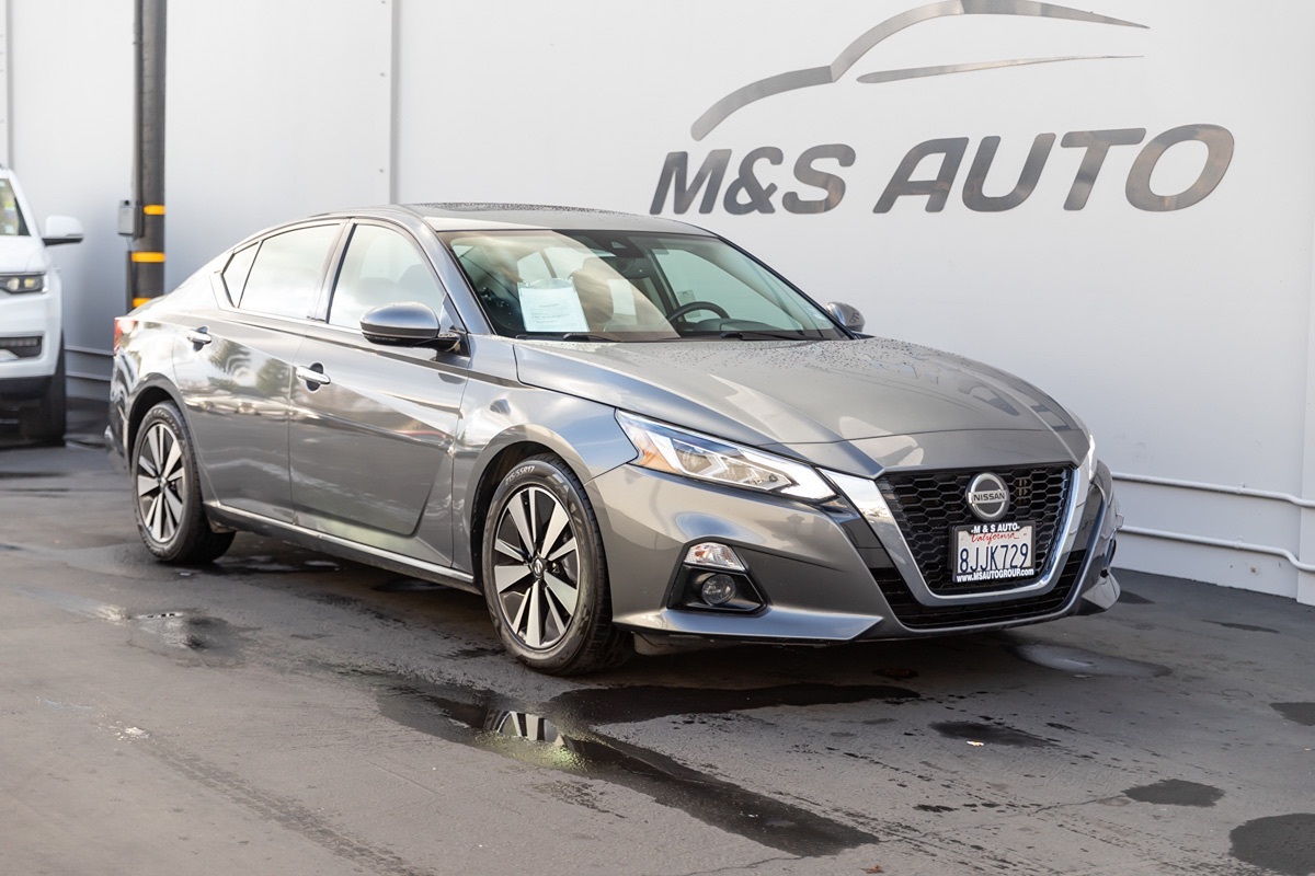 2019 Nissan Altima SV photo 3