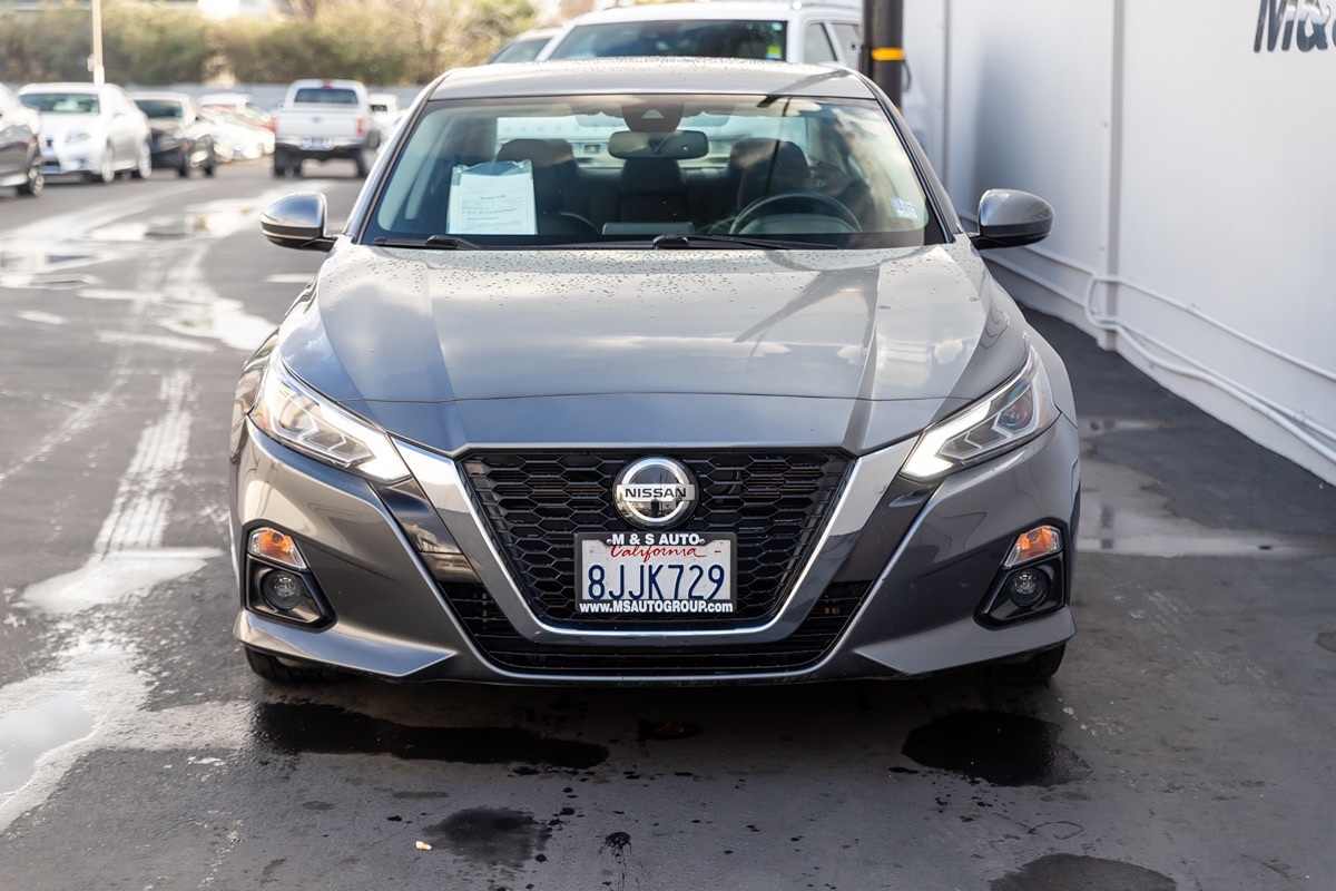 2019 Nissan Altima SV photo 2