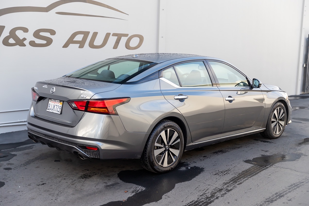 2019 Nissan Altima SV photo 4