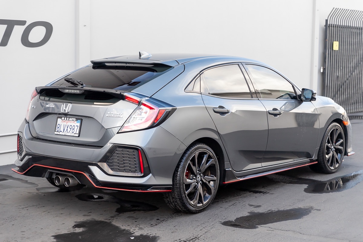 2019 Honda Civic Hatchback Sport Touring photo 4