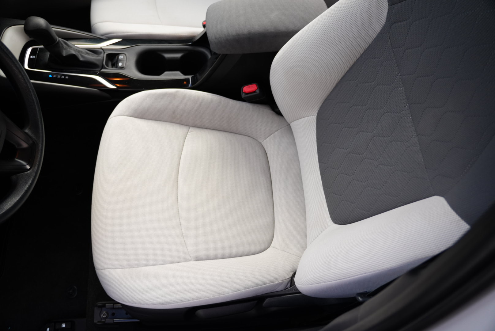 2022 Toyota Corolla LE photo 9