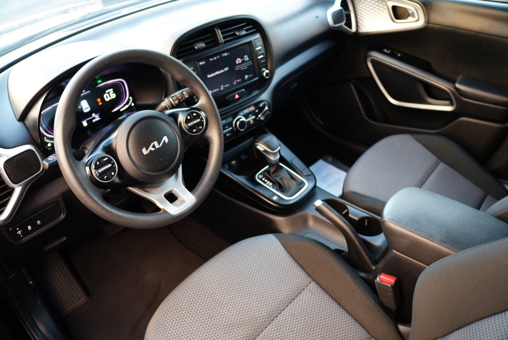 2023 Kia Soul LX photo 8