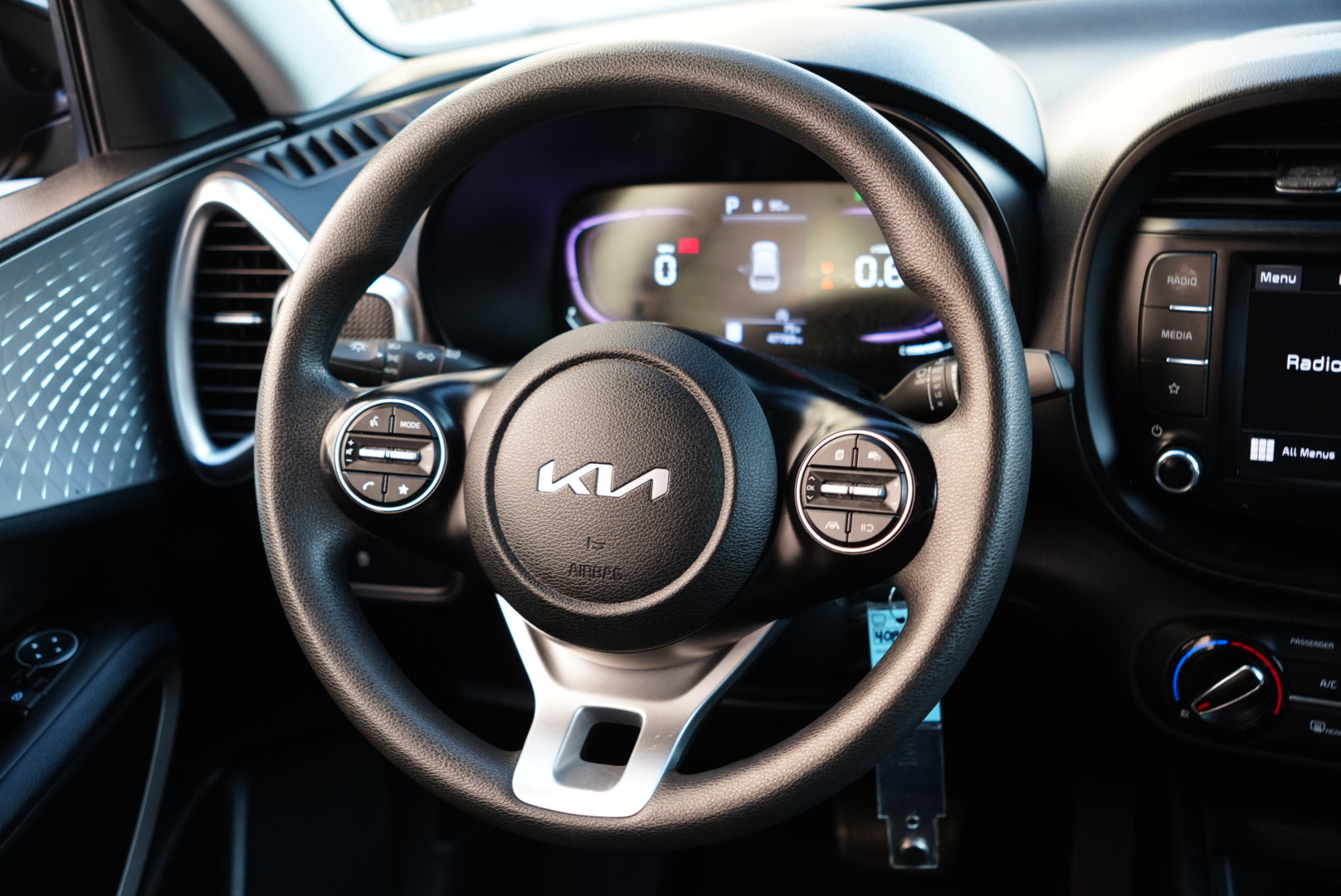 2023 Kia Soul LX photo 2