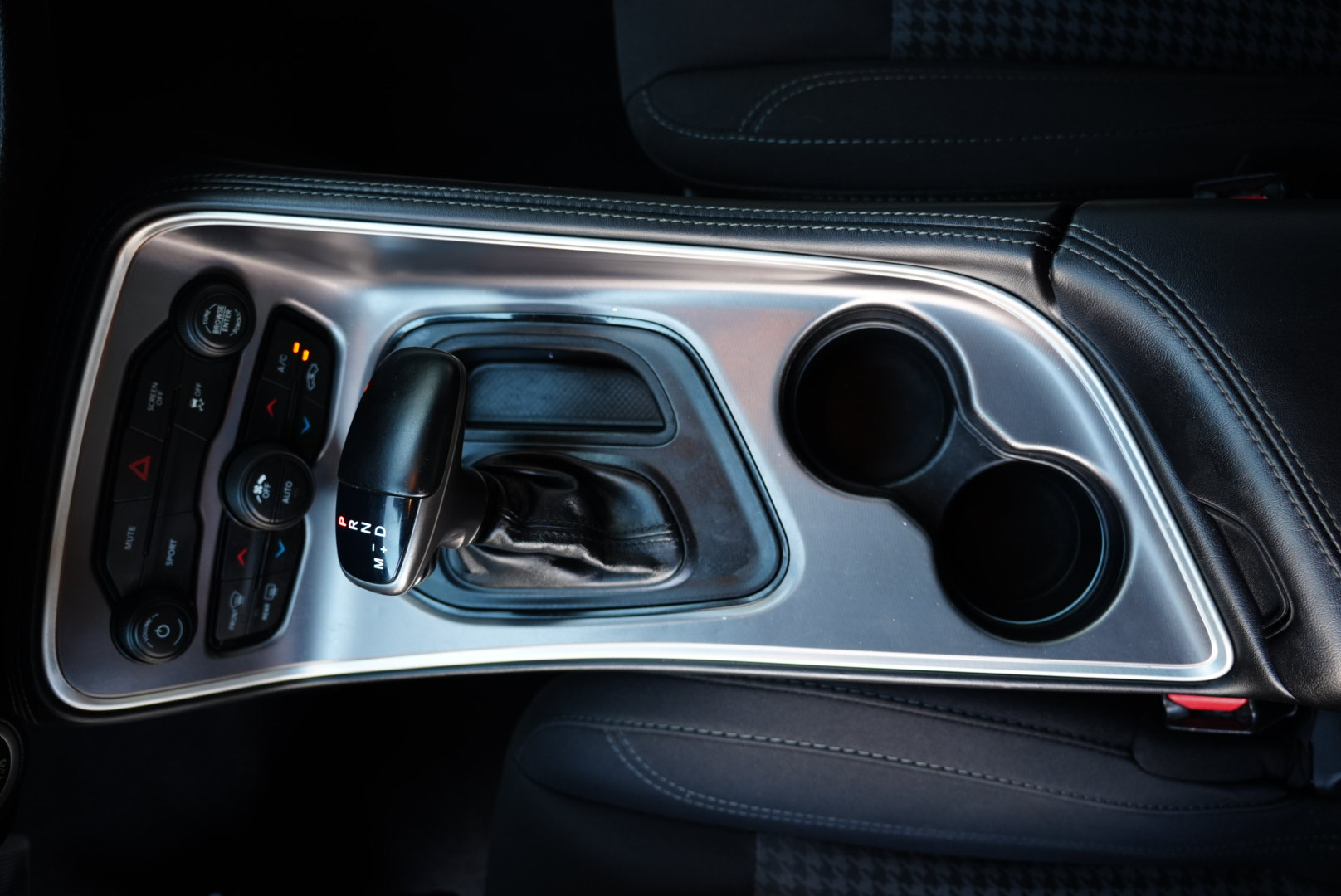 2020 Dodge Challenger SXT photo 13
