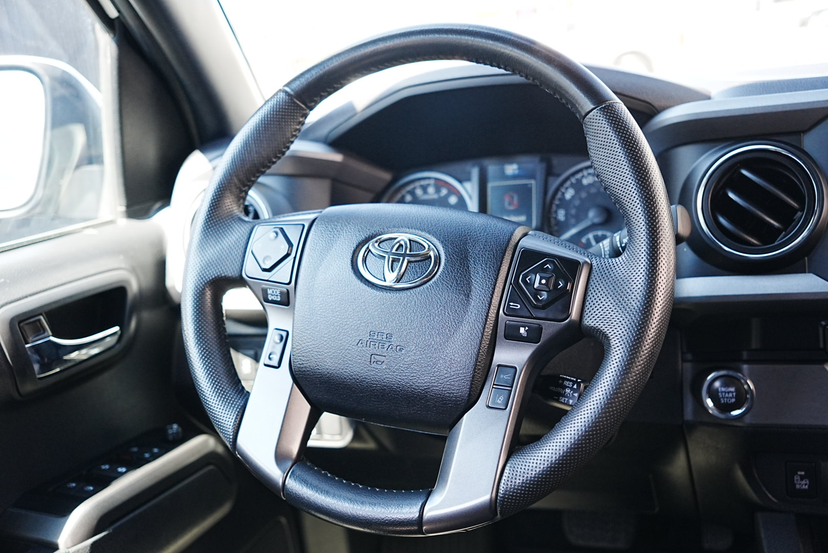 2022 Toyota Tacoma TRD Double Cab V6 photo 2