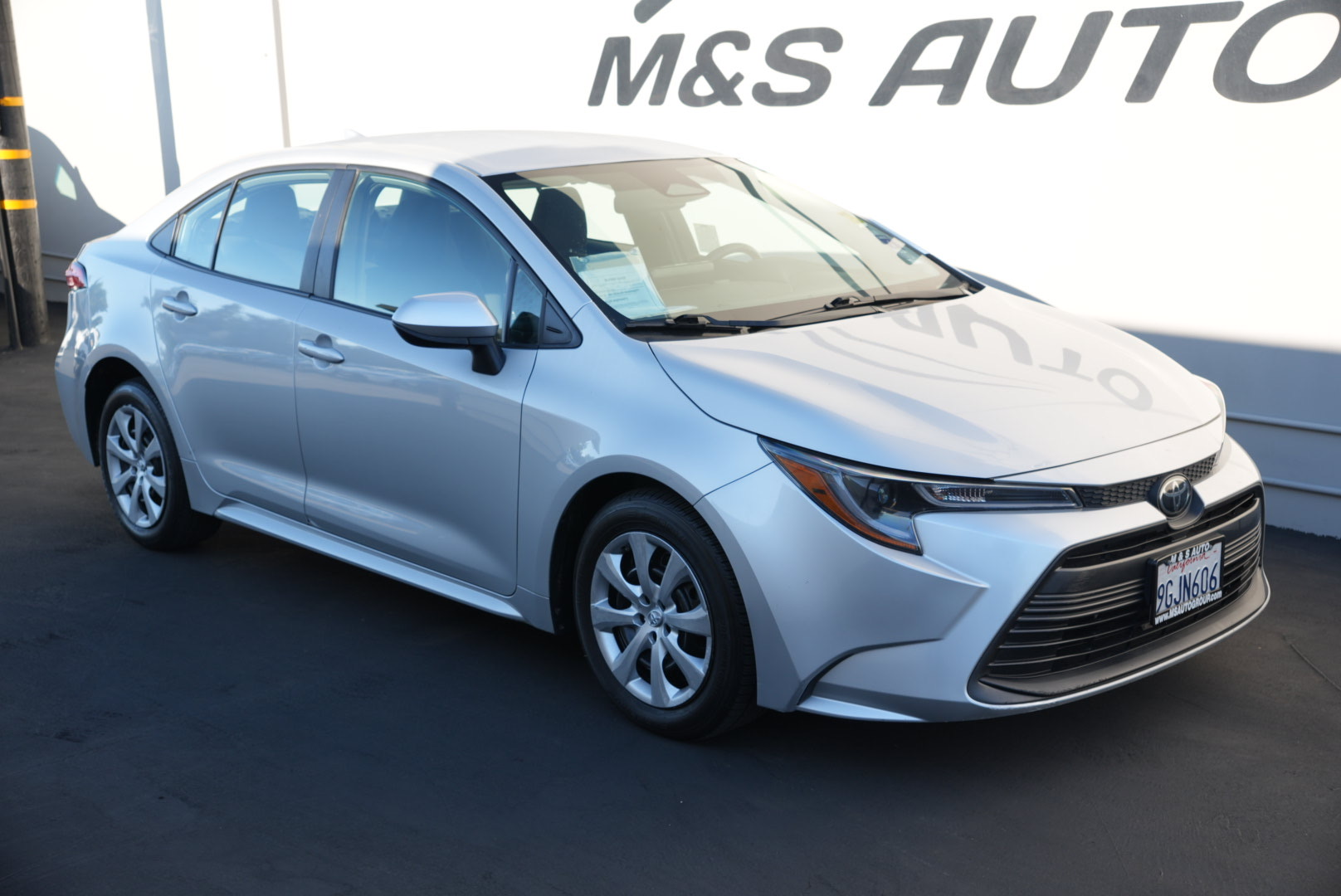 2023 Toyota Corolla LE photo 3