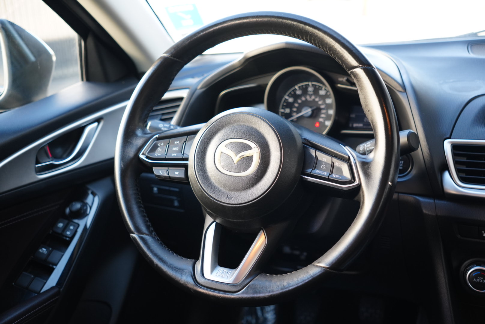 2017 Mazda Mazda3 Touring 2.5 photo 2