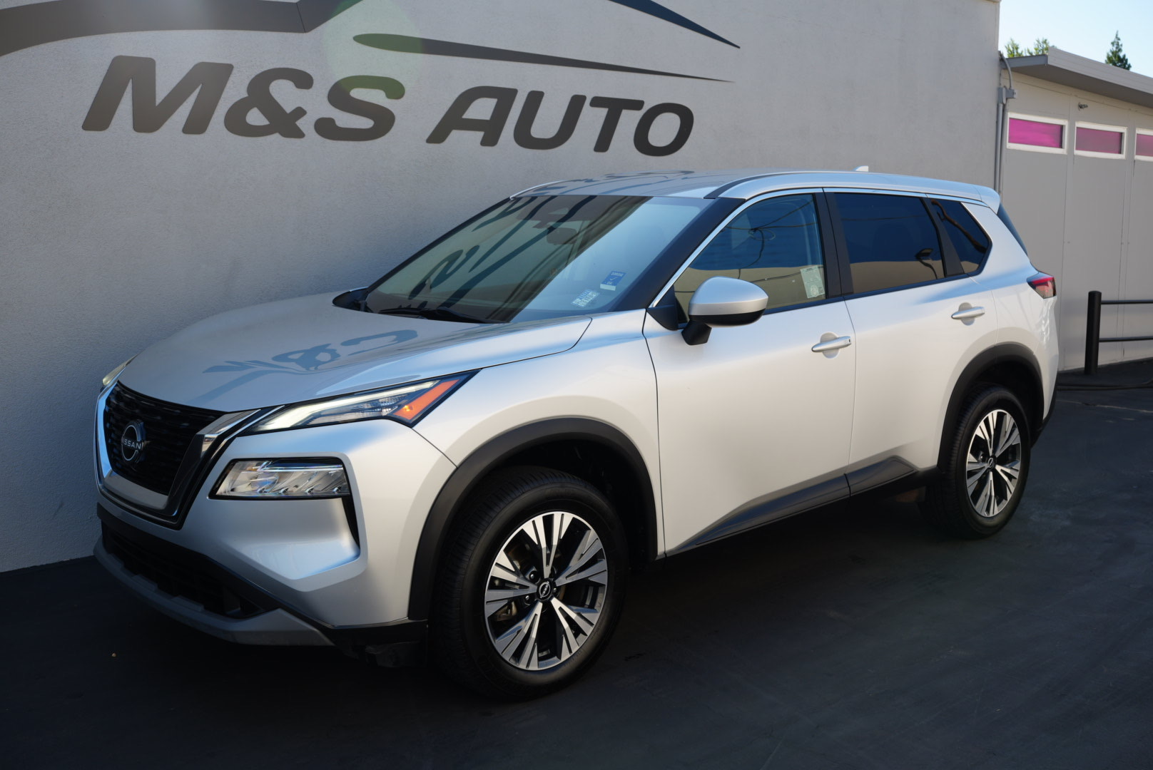 2023 Nissan Rogue SV photo 2