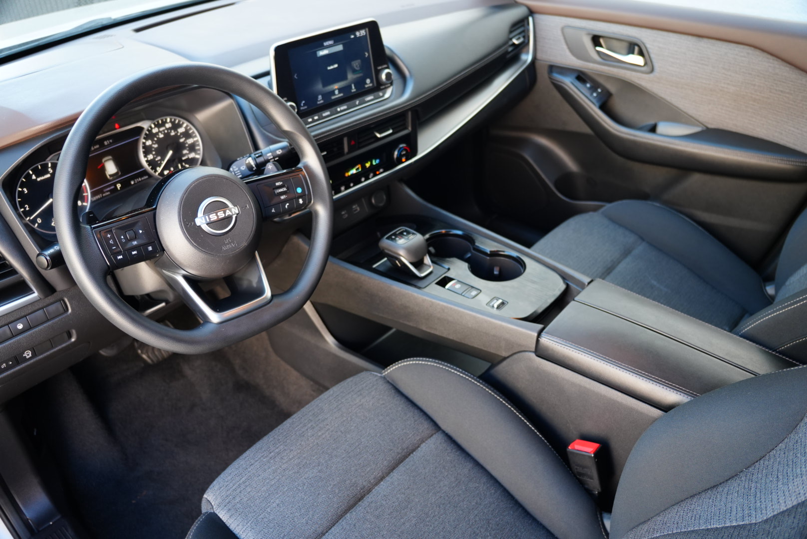 2023 Nissan Rogue SV photo 3