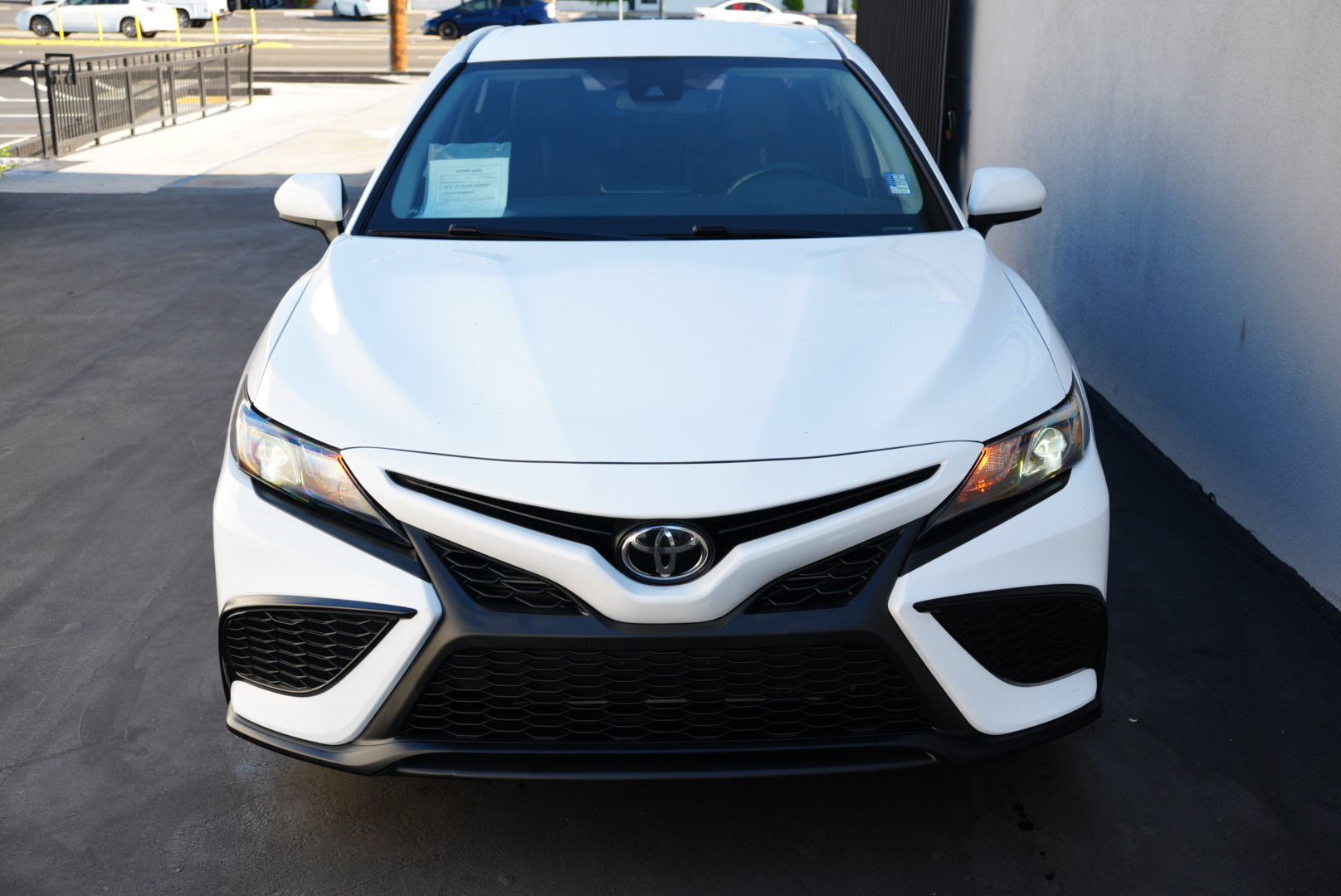 2021 Toyota Camry SE photo 3
