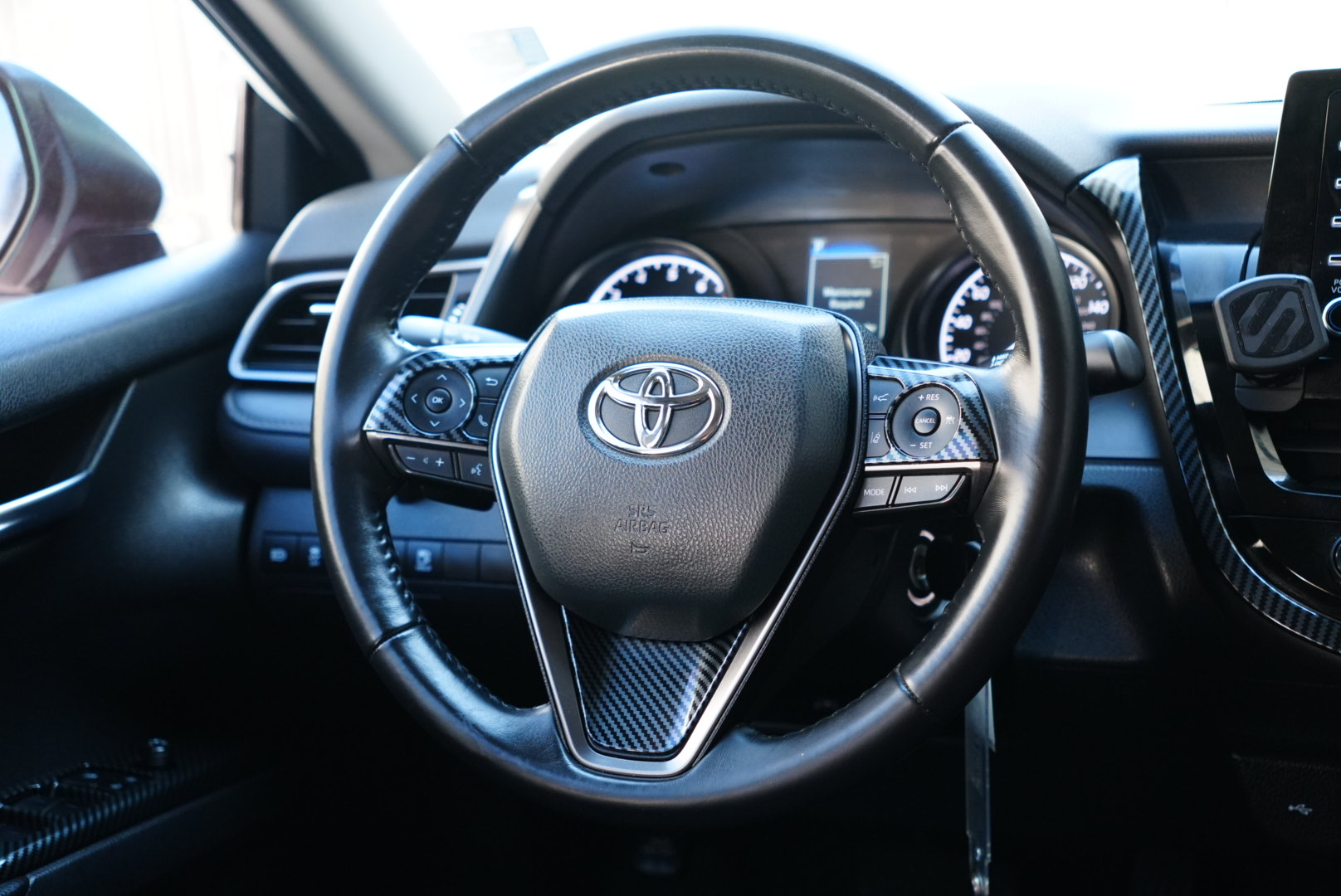 2021 Toyota Camry SE photo 2
