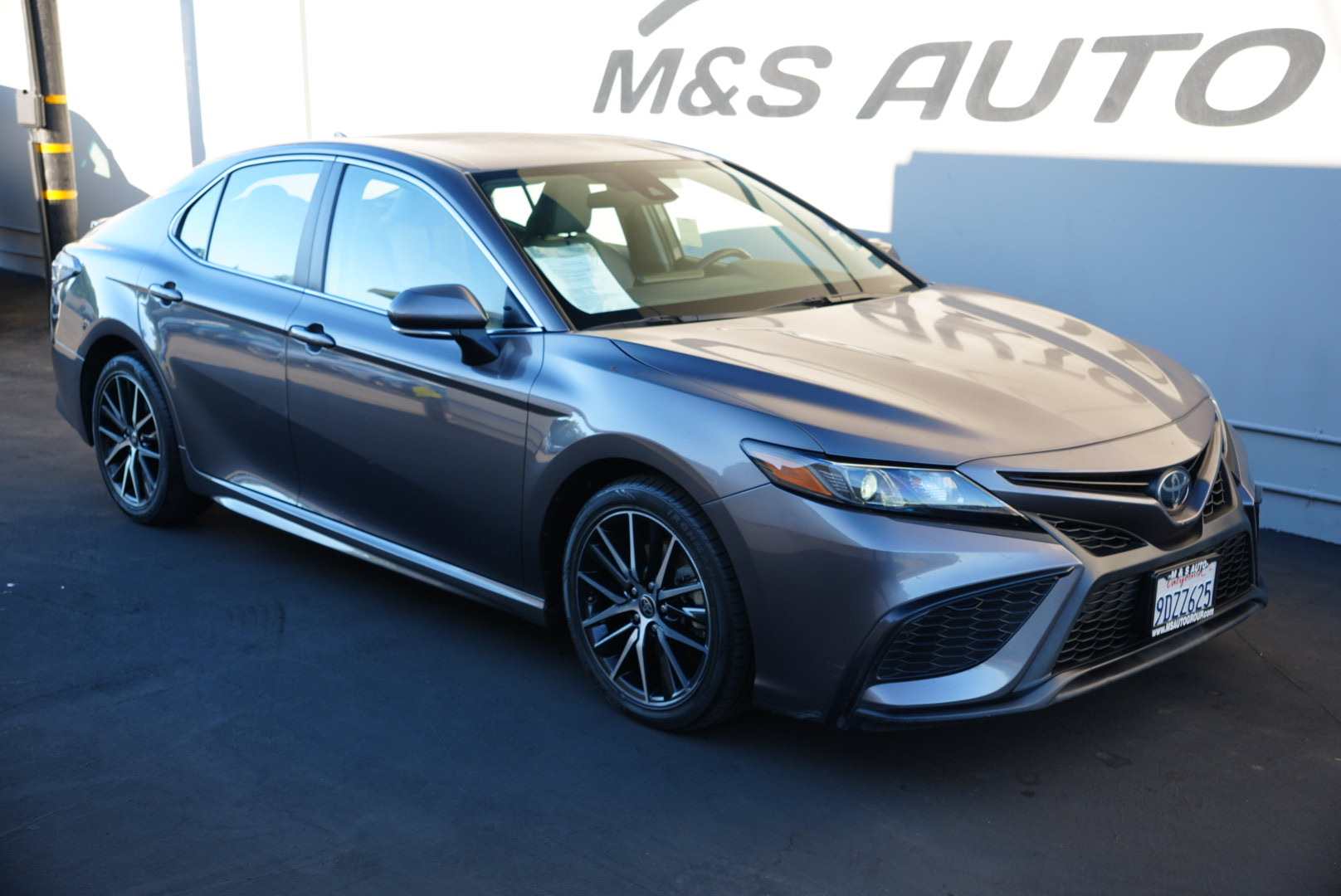 2022 Toyota Camry SE photo 4