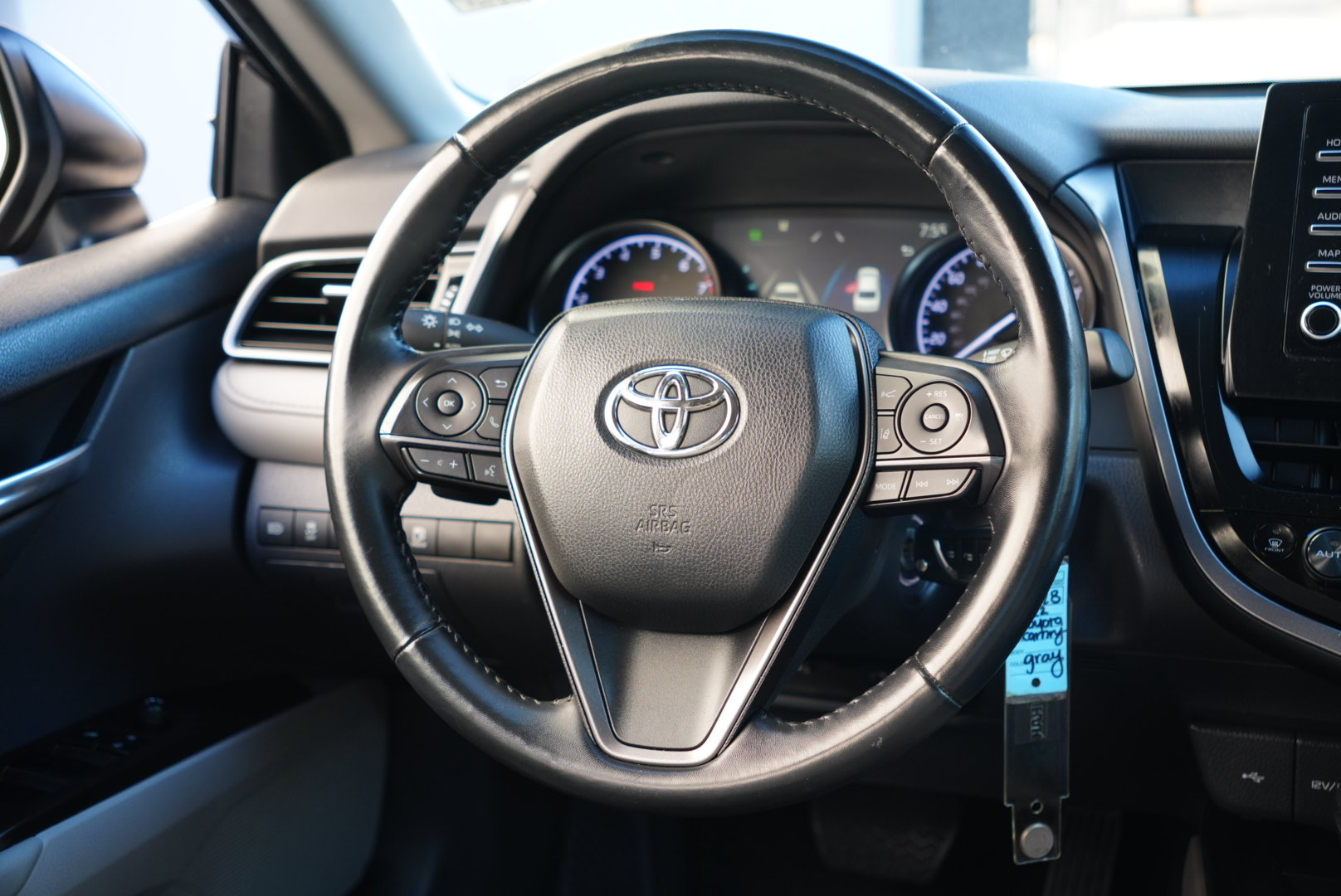 2022 Toyota Camry SE photo 2