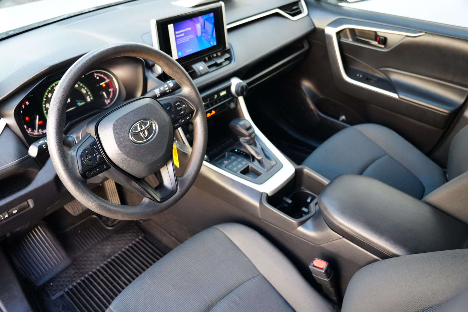 2023 Toyota RAV4 LE photo 4