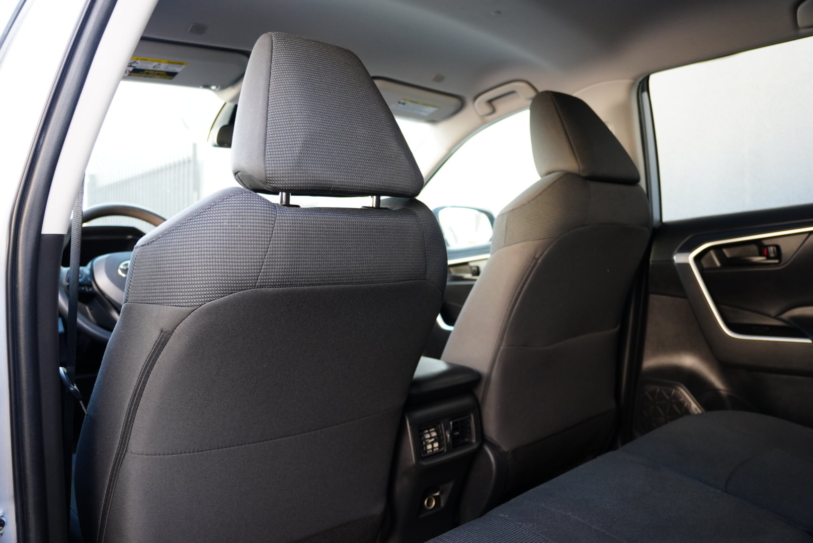 2023 Toyota RAV4 LE photo 8