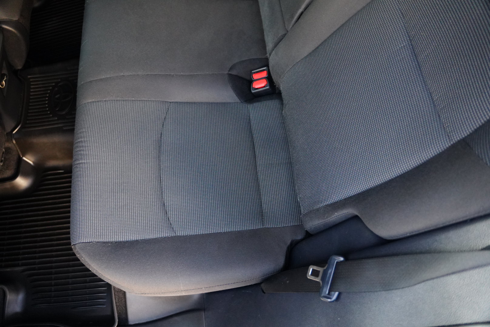 2023 Toyota RAV4 LE photo 9