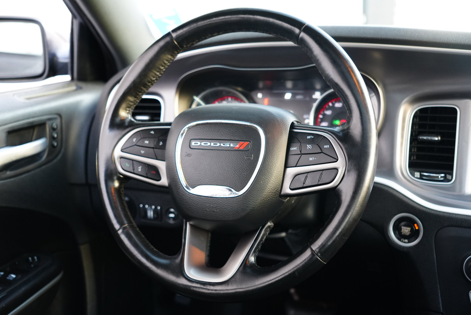 2020 Dodge Charger SXT photo 2