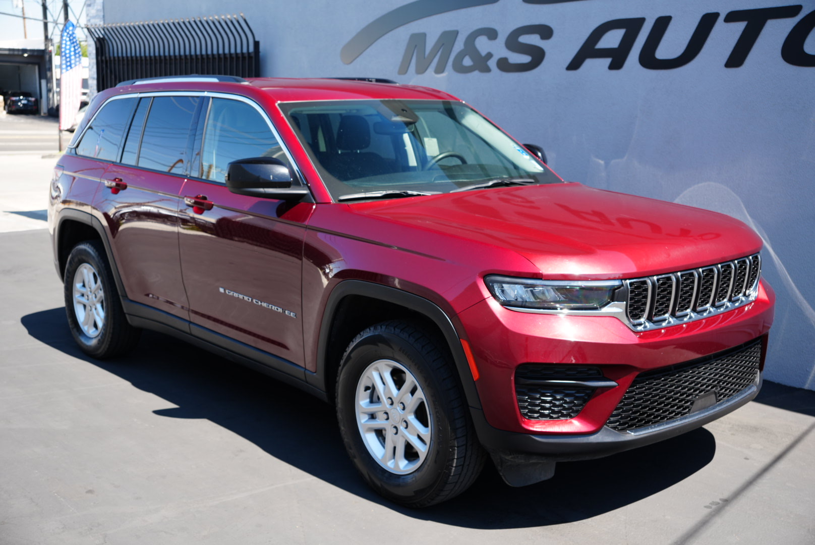 2023 Jeep Grand Cherokee Laredo Altitude photo 4