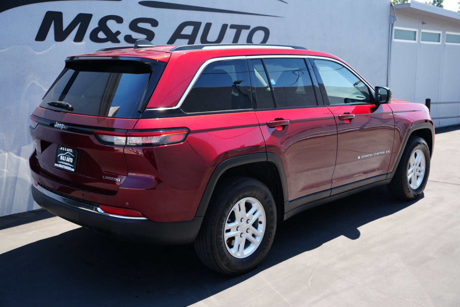 2023 Jeep Grand Cherokee Laredo Altitude photo 5