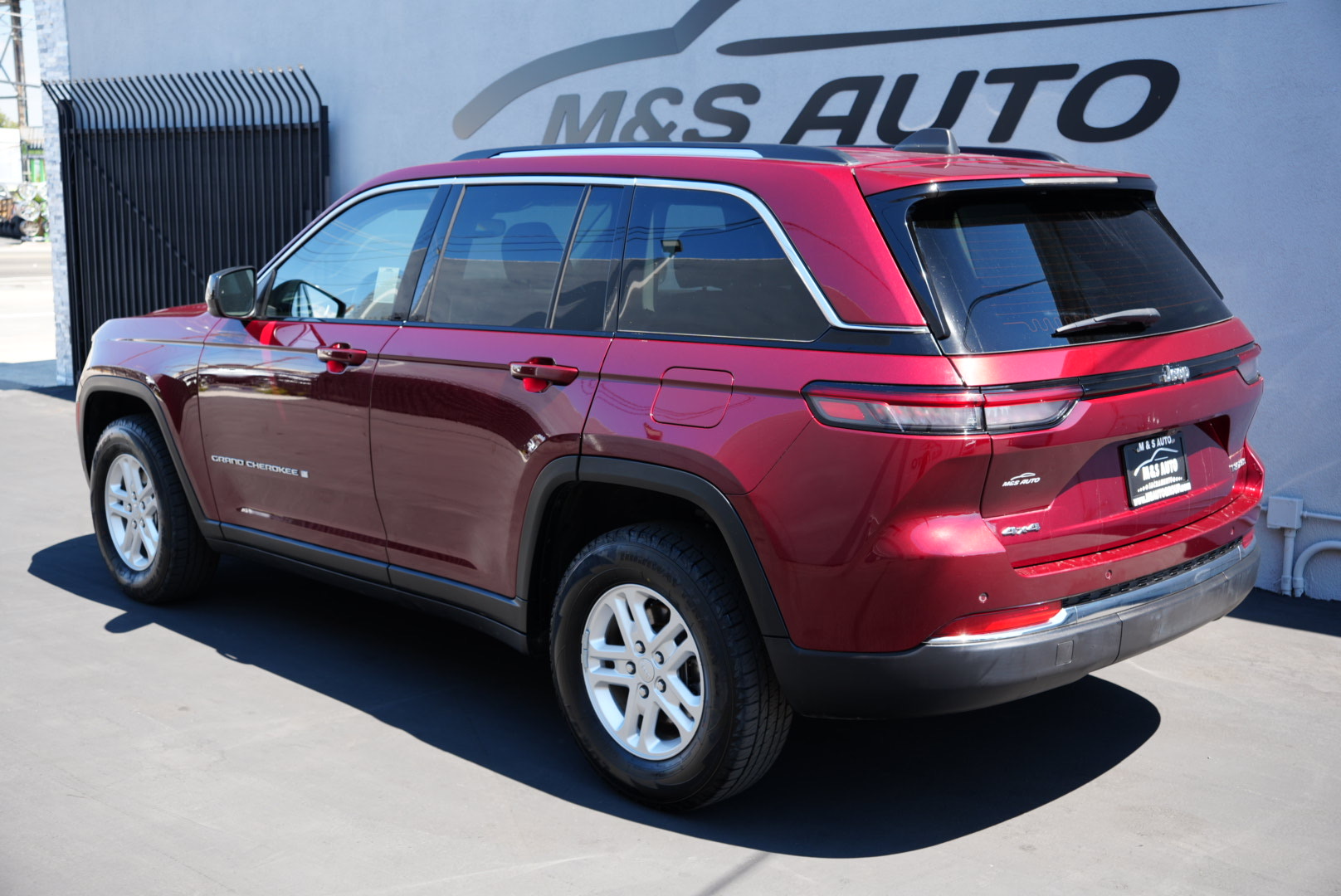 2023 Jeep Grand Cherokee Laredo Altitude photo 7