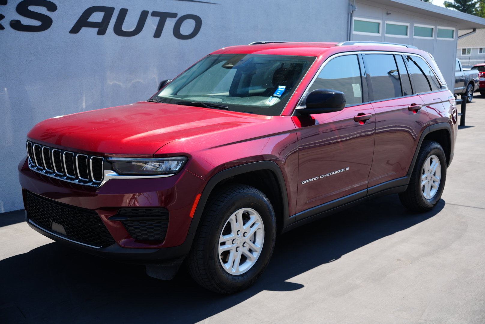 2023 Jeep Grand Cherokee Laredo Altitude photo 8