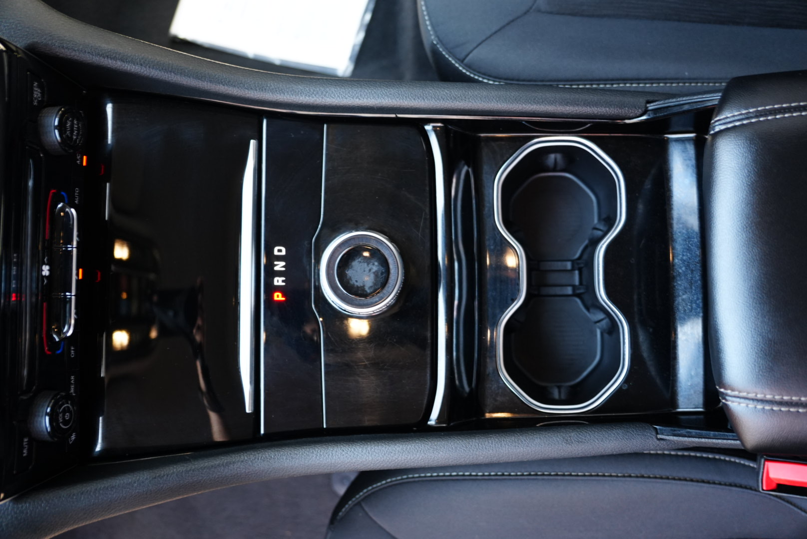 2023 Jeep Grand Cherokee Laredo Altitude photo 12