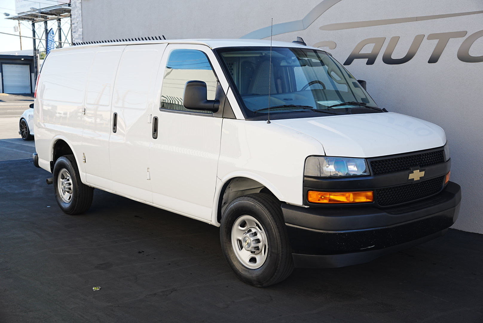 2022 Chevrolet Express Cargo Van 3500 photo 2