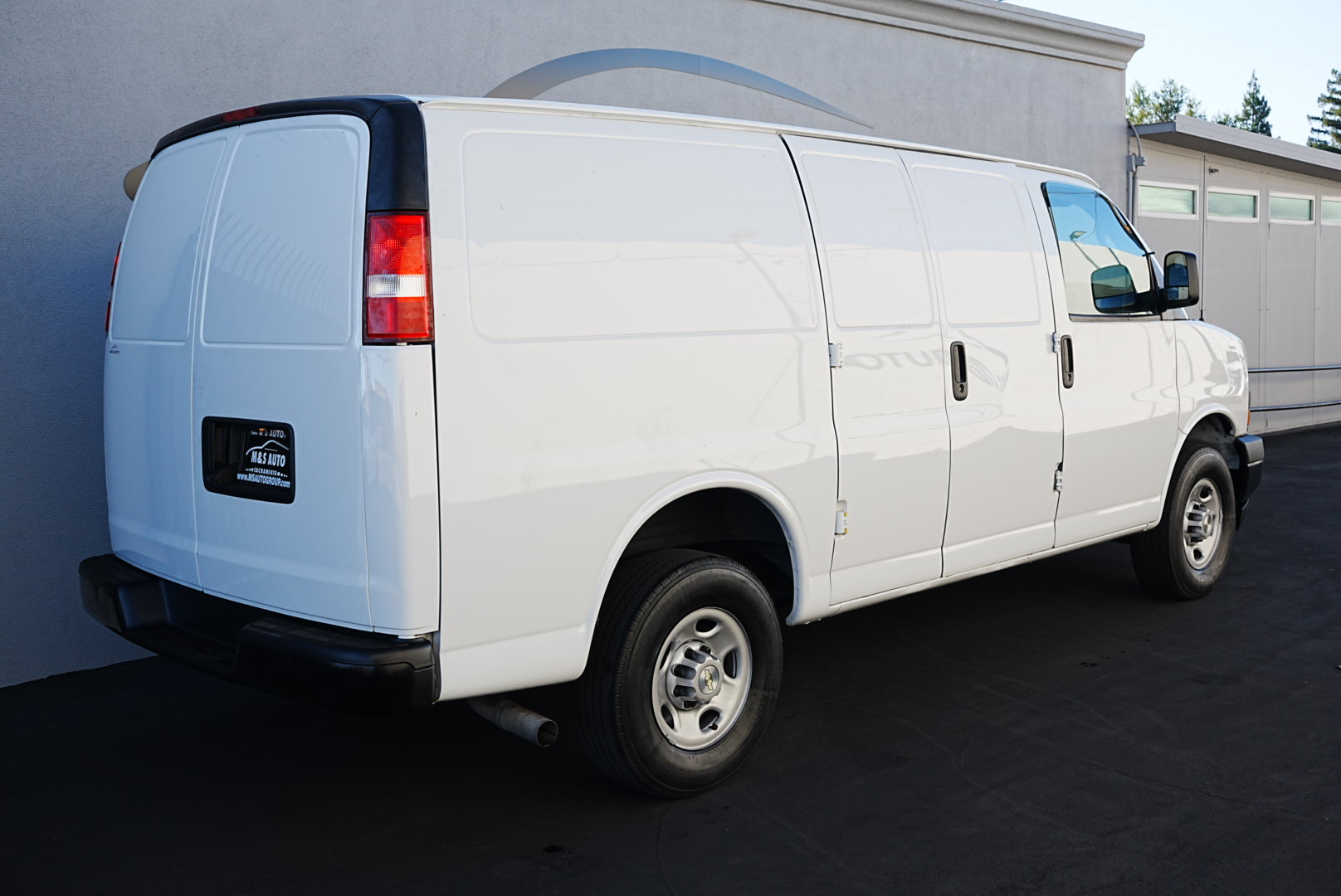 2022 Chevrolet Express Cargo Van 3500 photo 3