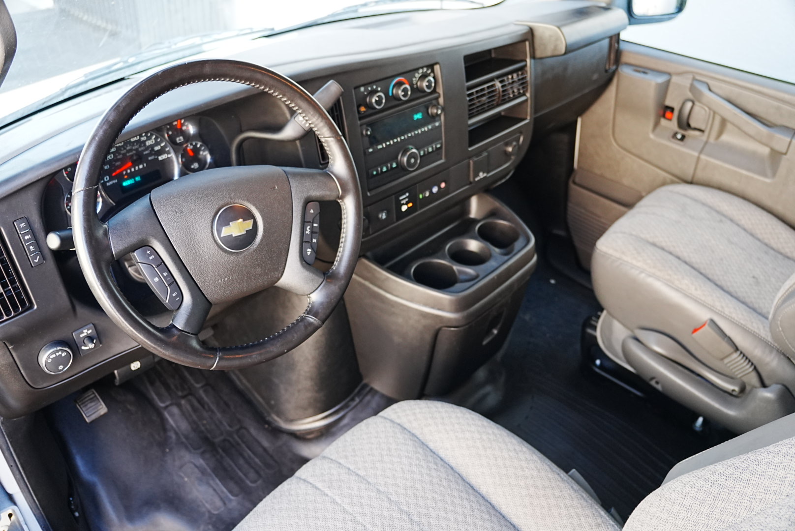 2022 Chevrolet Express Cargo Van 3500 photo 7